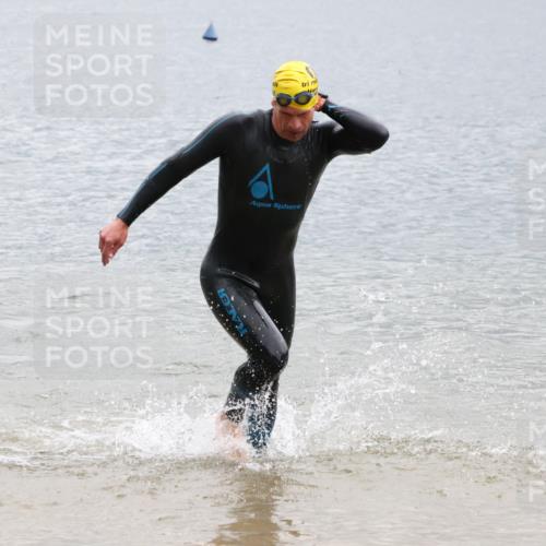 21.06.2025 - 27. Vierlanden-Triathlon Lena Gebhardt http://msf.ph/oto/8042246 15.06.2025 13:20:03 Schwimmen 1249, 1253, 1266, 1267, 1285, 1317 meine-sportfotos.de