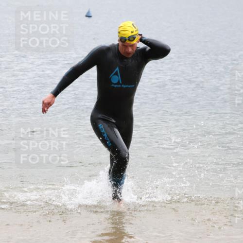 21.06.2025 - 27. Vierlanden-Triathlon Lena Gebhardt http://msf.ph/oto/8042248 15.06.2025 13:20:03 Schwimmen 1249, 1253, 1266, 1267, 1285, 1317 meine-sportfotos.de