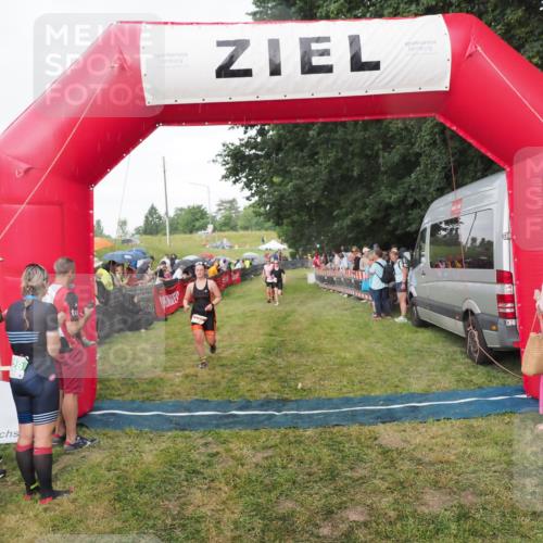 21.06.2025 - 27. Vierlanden-Triathlon MichiJ http://msf.ph/oto/8042249 15.06.2026 13:33:45 Ziel 210, 787, 1076 meine-sportfotos.de