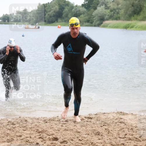 21.06.2025 - 27. Vierlanden-Triathlon Lena Gebhardt http://msf.ph/oto/8042253 15.06.2025 13:20:05 Schwimmen 1249, 1253, 1266, 1267, 1317 meine-sportfotos.de