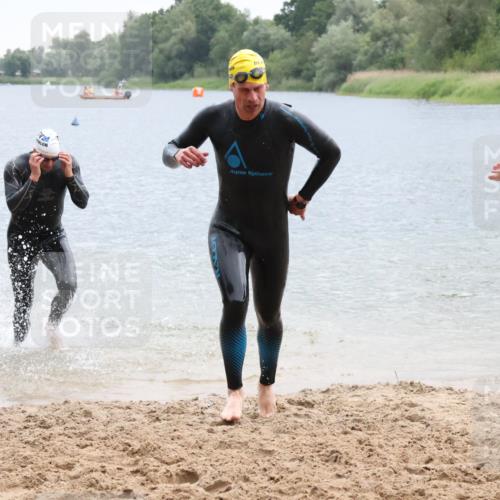 21.06.2025 - 27. Vierlanden-Triathlon Lena Gebhardt http://msf.ph/oto/8042255 15.06.2025 13:20:05 Schwimmen 1249, 1253, 1266, 1267, 1317 meine-sportfotos.de
