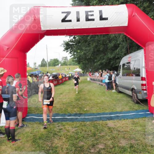 21.06.2025 - 27. Vierlanden-Triathlon MichiJ http://msf.ph/oto/8042266 15.06.2026 13:33:46 Ziel 210, 1076 meine-sportfotos.de