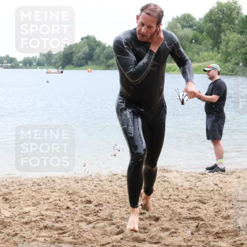 21.06.2025 - 27. Vierlanden-Triathlon Lena Gebhardt http://msf.ph/oto/8042267 15.06.2025 13:20:08 Schwimmen 1249, 1253, 1266, 1317 meine-sportfotos.de