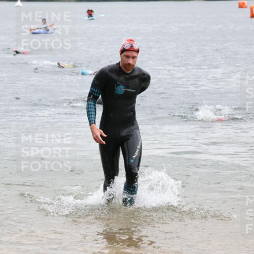 21.06.2025 - 27. Vierlanden-Triathlon Lena Gebhardt http://msf.ph/oto/8042268 15.06.2025 13:20:09 Schwimmen 1249, 1253, 1266, 1317 meine-sportfotos.de