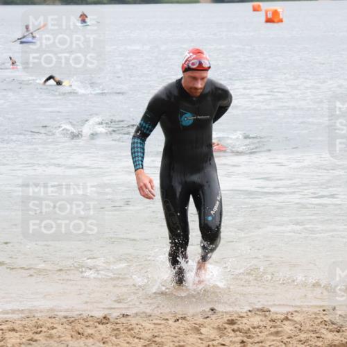 21.06.2025 - 27. Vierlanden-Triathlon Lena Gebhardt http://msf.ph/oto/8042272 15.06.2025 13:20:10 Schwimmen 1249, 1253, 1266, 1304, 1317 meine-sportfotos.de