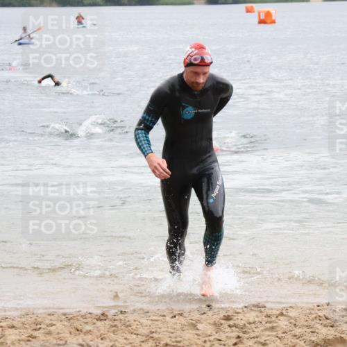 21.06.2025 - 27. Vierlanden-Triathlon Lena Gebhardt http://msf.ph/oto/8042274 15.06.2025 13:20:10 Schwimmen 1249, 1253, 1266, 1304, 1317 meine-sportfotos.de