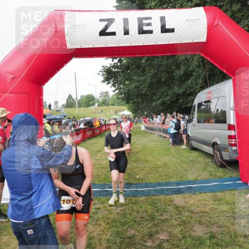21.06.2025 - 27. Vierlanden-Triathlon MichiJ http://msf.ph/oto/8042281 15.06.2026 13:33:49 Ziel 148, 210, 1076 meine-sportfotos.de