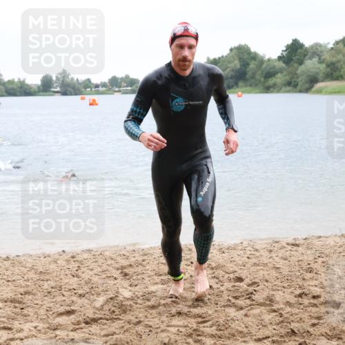 21.06.2025 - 27. Vierlanden-Triathlon Lena Gebhardt http://msf.ph/oto/8042282 15.06.2025 13:20:12 Schwimmen 1249, 1253, 1266, 1304 meine-sportfotos.de