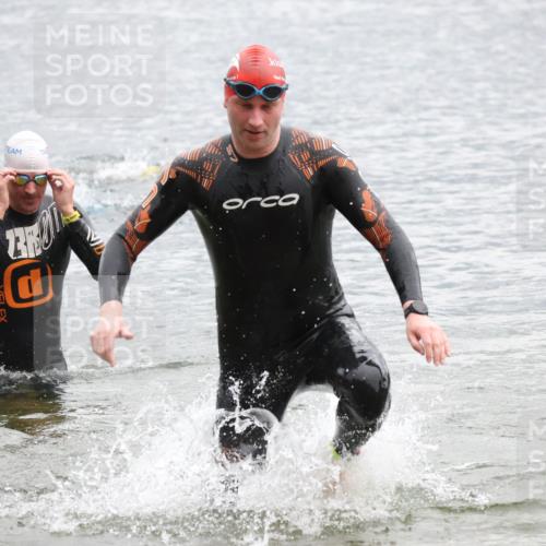 21.06.2025 - 27. Vierlanden-Triathlon Lena Gebhardt http://msf.ph/oto/8042285 15.06.2025 13:20:17 Schwimmen 1253, 1277, 1304 meine-sportfotos.de
