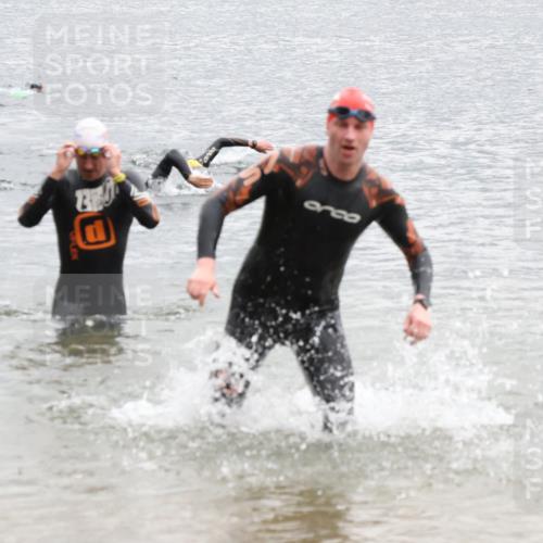 21.06.2025 - 27. Vierlanden-Triathlon Lena Gebhardt http://msf.ph/oto/8042287 15.06.2025 13:20:17 Schwimmen 1253, 1277, 1304 meine-sportfotos.de
