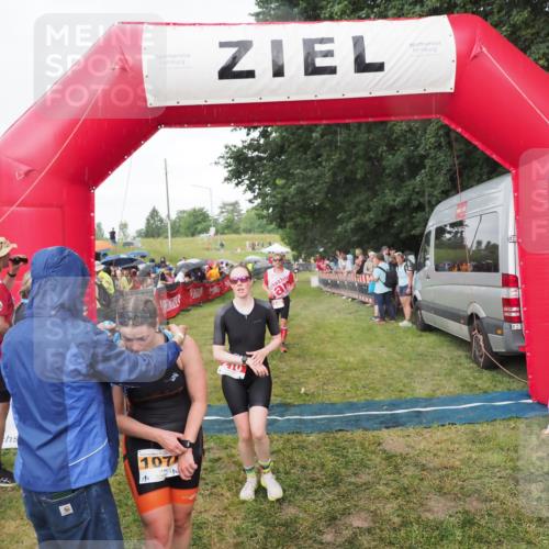 21.06.2025 - 27. Vierlanden-Triathlon MichiJ http://msf.ph/oto/8042288 15.06.2026 13:33:49 Ziel 148, 210, 1076 meine-sportfotos.de