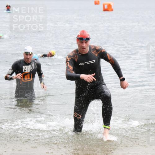 21.06.2025 - 27. Vierlanden-Triathlon Lena Gebhardt http://msf.ph/oto/8042292 15.06.2025 13:20:18 Schwimmen 1253, 1277, 1304 meine-sportfotos.de