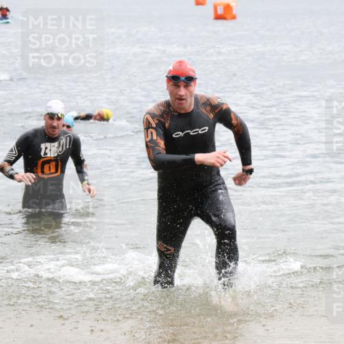 21.06.2025 - 27. Vierlanden-Triathlon Lena Gebhardt http://msf.ph/oto/8042294 15.06.2025 13:20:18 Schwimmen 1253, 1277, 1304 meine-sportfotos.de