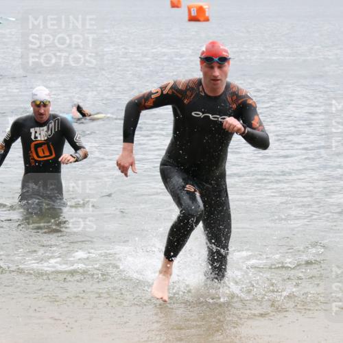 21.06.2025 - 27. Vierlanden-Triathlon Lena Gebhardt http://msf.ph/oto/8042296 15.06.2025 13:20:18 Schwimmen 1253, 1277, 1304 meine-sportfotos.de