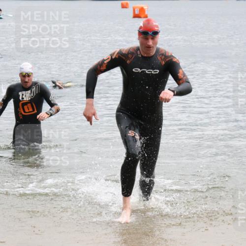 21.06.2025 - 27. Vierlanden-Triathlon Lena Gebhardt http://msf.ph/oto/8042298 15.06.2025 13:20:18 Schwimmen 1253, 1277, 1304 meine-sportfotos.de