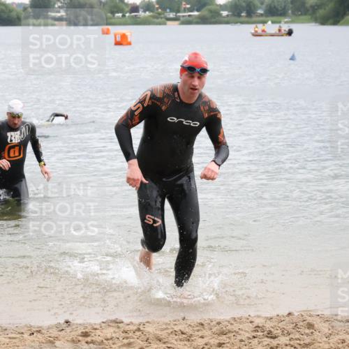 21.06.2025 - 27. Vierlanden-Triathlon Lena Gebhardt http://msf.ph/oto/8042301 15.06.2025 13:20:19 Schwimmen 1253, 1277, 1304 meine-sportfotos.de