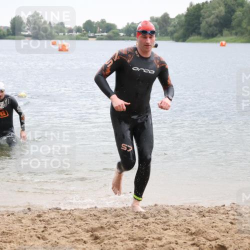 21.06.2025 - 27. Vierlanden-Triathlon Lena Gebhardt http://msf.ph/oto/8042303 15.06.2025 13:20:19 Schwimmen 1253, 1277, 1304 meine-sportfotos.de