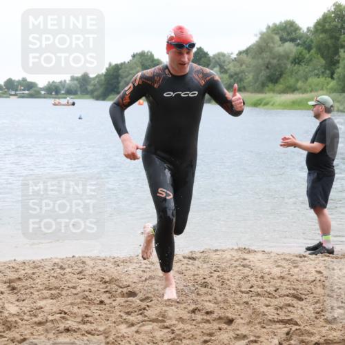 21.06.2025 - 27. Vierlanden-Triathlon Lena Gebhardt http://msf.ph/oto/8042307 15.06.2025 13:20:20 Schwimmen 1253, 1277, 1304 meine-sportfotos.de