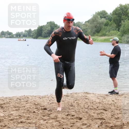21.06.2025 - 27. Vierlanden-Triathlon Lena Gebhardt http://msf.ph/oto/8042309 15.06.2025 13:20:20 Schwimmen 1253, 1277, 1304 meine-sportfotos.de