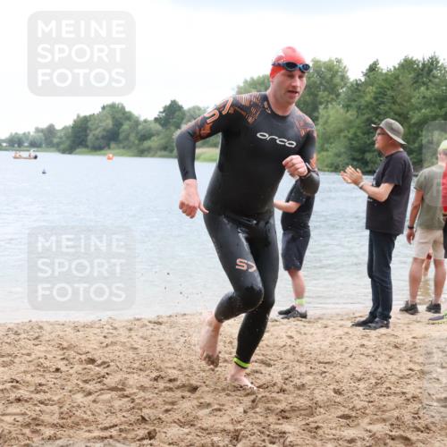 21.06.2025 - 27. Vierlanden-Triathlon Lena Gebhardt http://msf.ph/oto/8042313 15.06.2025 13:20:21 Schwimmen 1253, 1277, 1304 meine-sportfotos.de