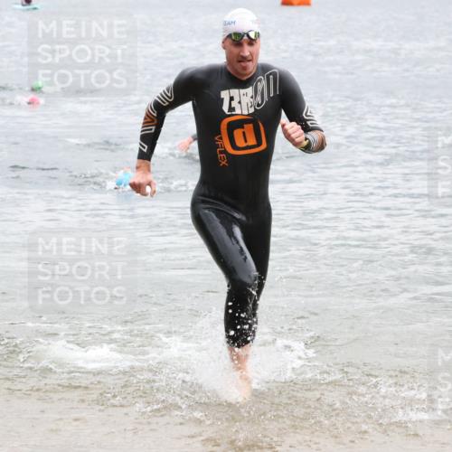 21.06.2025 - 27. Vierlanden-Triathlon Lena Gebhardt http://msf.ph/oto/8042317 15.06.2025 13:20:22 Schwimmen 1277, 1304 meine-sportfotos.de