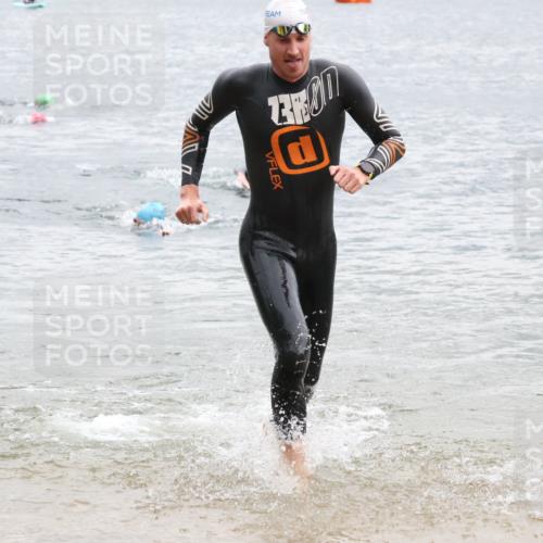 21.06.2025 - 27. Vierlanden-Triathlon Lena Gebhardt http://msf.ph/oto/8042319 15.06.2025 13:20:22 Schwimmen 1277, 1304 meine-sportfotos.de