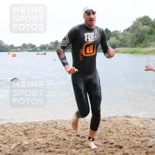 21.06.2025 - 27. Vierlanden-Triathlon Lena Gebhardt http://msf.ph/oto/8042334 15.06.2025 13:20:24 Schwimmen 1277, 1304, 1315 meine-sportfotos.de