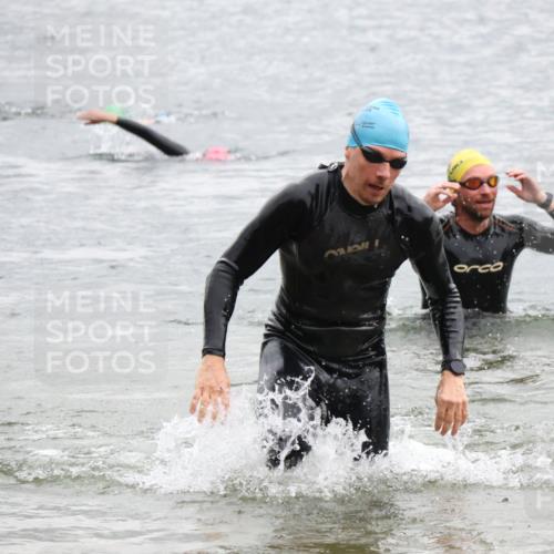 21.06.2025 - 27. Vierlanden-Triathlon Lena Gebhardt http://msf.ph/oto/8042335 15.06.2025 13:20:29 Schwimmen 1247, 1277, 1304, 1315 meine-sportfotos.de