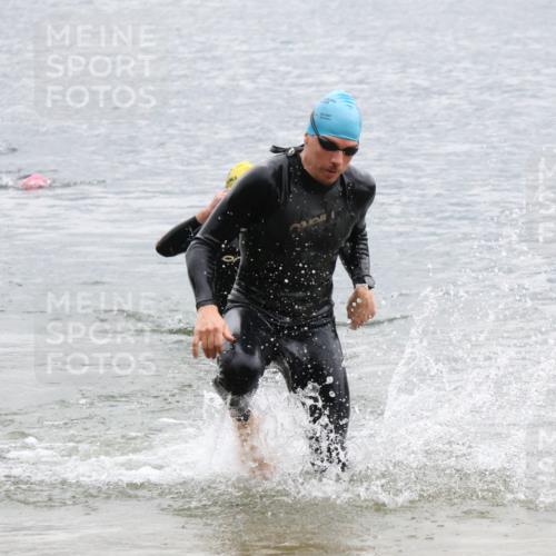 21.06.2025 - 27. Vierlanden-Triathlon Lena Gebhardt http://msf.ph/oto/8042341 15.06.2025 13:20:30 Schwimmen 1247, 1277, 1304, 1315 meine-sportfotos.de