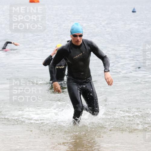 21.06.2025 - 27. Vierlanden-Triathlon Lena Gebhardt http://msf.ph/oto/8042343 15.06.2025 13:20:31 Schwimmen 1247, 1277, 1315 meine-sportfotos.de