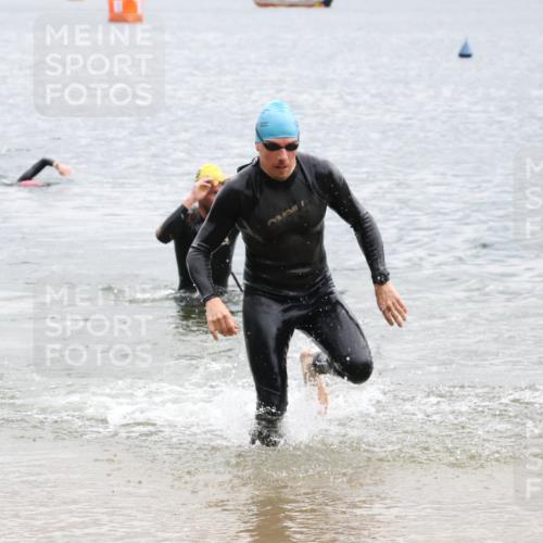 21.06.2025 - 27. Vierlanden-Triathlon Lena Gebhardt http://msf.ph/oto/8042344 15.06.2025 13:20:31 Schwimmen 1247, 1277, 1315 meine-sportfotos.de