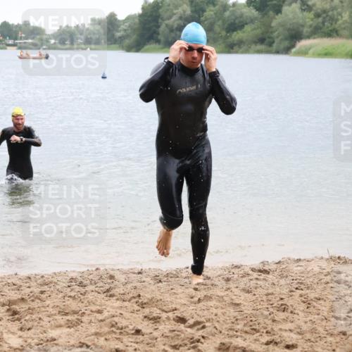 21.06.2025 - 27. Vierlanden-Triathlon Lena Gebhardt http://msf.ph/oto/8042354 15.06.2025 13:20:33 Schwimmen 1247, 1277, 1315 meine-sportfotos.de
