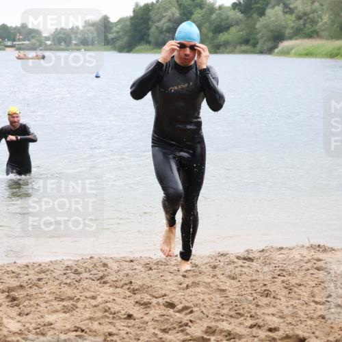 21.06.2025 - 27. Vierlanden-Triathlon Lena Gebhardt http://msf.ph/oto/8042357 15.06.2025 13:20:33 Schwimmen 1247, 1277, 1315 meine-sportfotos.de