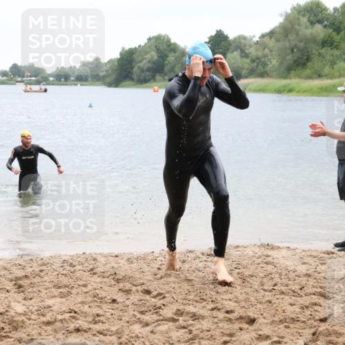 21.06.2025 - 27. Vierlanden-Triathlon Lena Gebhardt http://msf.ph/oto/8042358 15.06.2025 13:20:33 Schwimmen 1247, 1277, 1315 meine-sportfotos.de