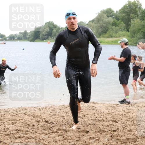 21.06.2025 - 27. Vierlanden-Triathlon Lena Gebhardt http://msf.ph/oto/8042364 15.06.2025 13:20:34 Schwimmen 1247, 1315 meine-sportfotos.de