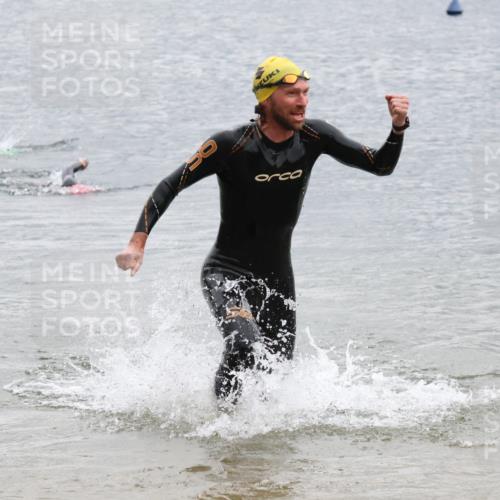 21.06.2025 - 27. Vierlanden-Triathlon Lena Gebhardt http://msf.ph/oto/8042366 15.06.2025 13:20:35 Schwimmen 1247, 1315 meine-sportfotos.de
