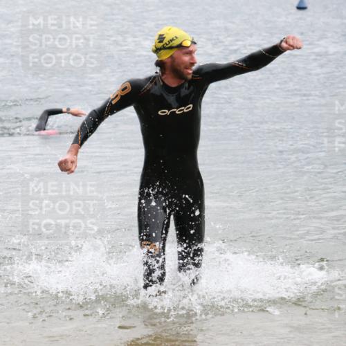 21.06.2025 - 27. Vierlanden-Triathlon Lena Gebhardt http://msf.ph/oto/8042370 15.06.2025 13:20:35 Schwimmen 1247, 1315 meine-sportfotos.de