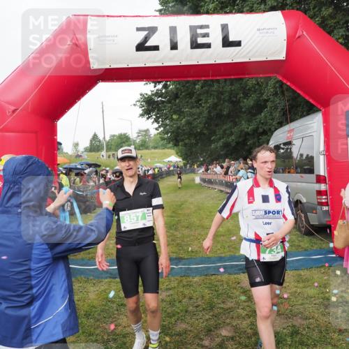 21.06.2025 - 27. Vierlanden-Triathlon MichiJ http://msf.ph/oto/8042371 15.06.2026 13:34:07 Ziel 47, 734, 857 meine-sportfotos.de