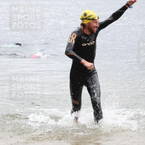 21.06.2025 - 27. Vierlanden-Triathlon Lena Gebhardt http://msf.ph/oto/8042372 15.06.2025 13:20:35 Schwimmen 1247, 1315 meine-sportfotos.de