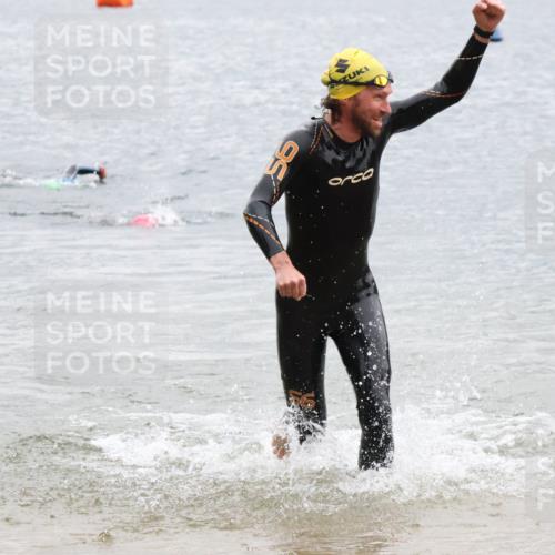 21.06.2025 - 27. Vierlanden-Triathlon Lena Gebhardt http://msf.ph/oto/8042374 15.06.2025 13:20:35 Schwimmen 1247, 1315 meine-sportfotos.de