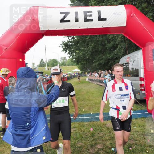 21.06.2025 - 27. Vierlanden-Triathlon MichiJ http://msf.ph/oto/8042375 15.06.2026 13:34:07 Ziel 47, 734, 857 meine-sportfotos.de