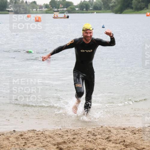21.06.2025 - 27. Vierlanden-Triathlon Lena Gebhardt http://msf.ph/oto/8042380 15.06.2025 13:20:36 Schwimmen 1247, 1315 meine-sportfotos.de