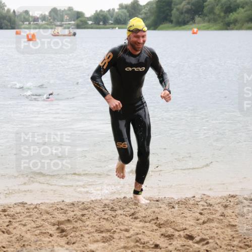 21.06.2025 - 27. Vierlanden-Triathlon Lena Gebhardt http://msf.ph/oto/8042386 15.06.2025 13:20:37 Schwimmen 1247, 1315 meine-sportfotos.de