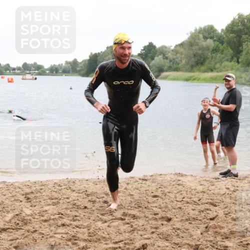 21.06.2025 - 27. Vierlanden-Triathlon Lena Gebhardt http://msf.ph/oto/8042394 15.06.2025 13:20:38 Schwimmen 1247, 1315 meine-sportfotos.de