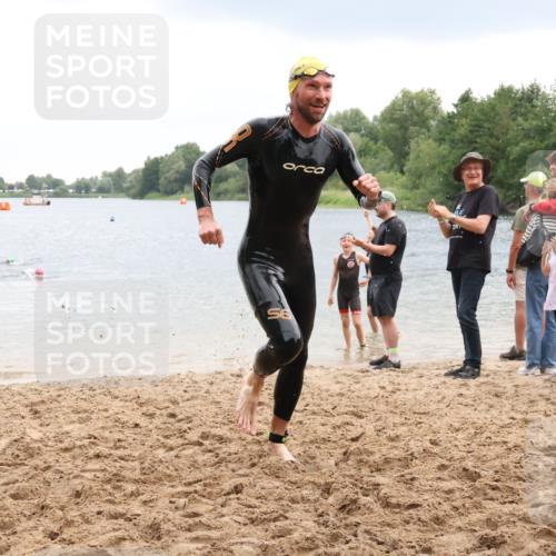 21.06.2025 - 27. Vierlanden-Triathlon Lena Gebhardt http://msf.ph/oto/8042396 15.06.2025 13:20:38 Schwimmen 1247, 1315 meine-sportfotos.de