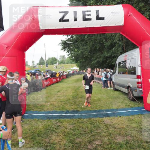 21.06.2025 - 27. Vierlanden-Triathlon MichiJ http://msf.ph/oto/8042417 15.06.2026 13:34:22 Ziel 769 meine-sportfotos.de
