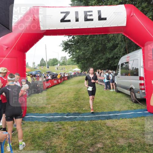 21.06.2025 - 27. Vierlanden-Triathlon MichiJ http://msf.ph/oto/8042419 15.06.2026 13:34:22 Ziel 769 meine-sportfotos.de