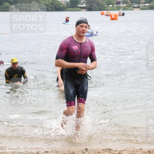 21.06.2025 - 27. Vierlanden-Triathlon Lena Gebhardt http://msf.ph/oto/8042423 15.06.2025 13:20:52 Schwimmen 1238, 1273, 1281, 1300, 1303, 1308 meine-sportfotos.de