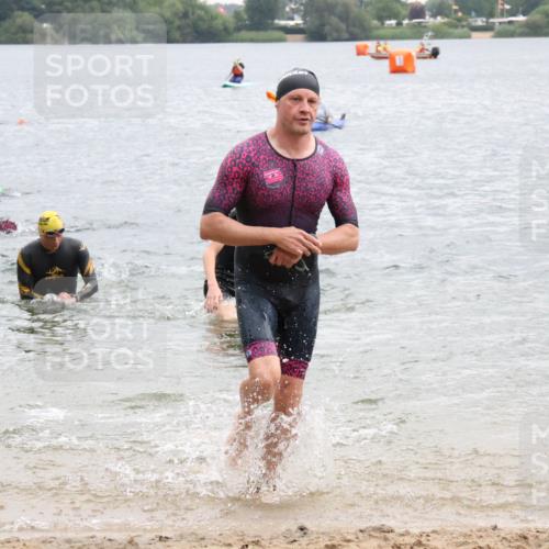 21.06.2025 - 27. Vierlanden-Triathlon Lena Gebhardt http://msf.ph/oto/8042425 15.06.2025 13:20:52 Schwimmen 1238, 1273, 1281, 1300, 1303, 1308 meine-sportfotos.de