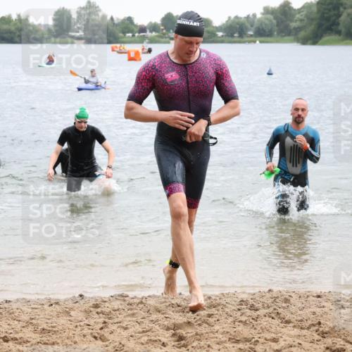 21.06.2025 - 27. Vierlanden-Triathlon Lena Gebhardt http://msf.ph/oto/8042427 15.06.2025 13:20:53 Schwimmen 1238, 1273, 1281, 1300, 1303, 1308 meine-sportfotos.de